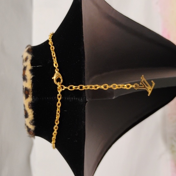 FIRM!! RARE! Auth Louis Vuitton Rose Velour Resin Goldtone Lock Heart Necklace - Picture 5 of 16